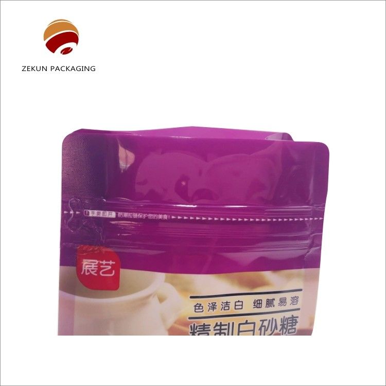 กระเป๋าสะพายพื้นเรียบที่บุคคลสอดคล้องกับโลโก้ที่กําหนดเองและการออกแบบสีสัน